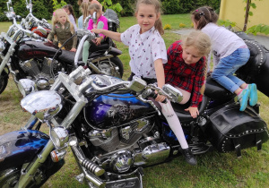 Dzieci na motocyklach