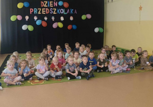 Dzieci podczas seansu "przedszkolnego kina"