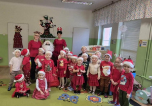 Zdjęcie grupowe z Mikołajem