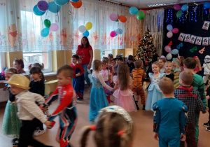 Tańce dzieci w parach