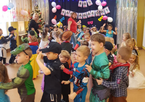 Zabawa przy muzyce "pociąg"