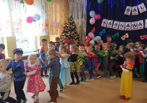 Zabawa przy muzyce "pociąg"