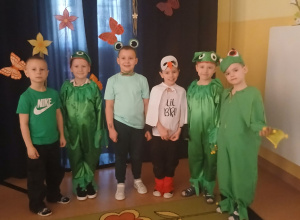 Chłopcy z grupy "Biedronki" podczas balu