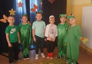 Radosne nastroje chłopców z grupy 'Biedronki" przed rozpoczęciem balu