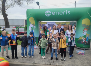 pamiątkowe zdjęcie z przedstawicielami firmy ENERIS