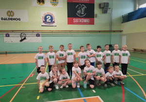 drużyna czeka na hali na rozpoczęcie zawodów