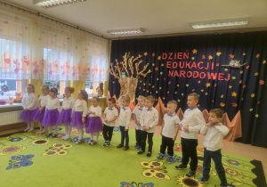 Dzieci z grupy "Jagódki" występują